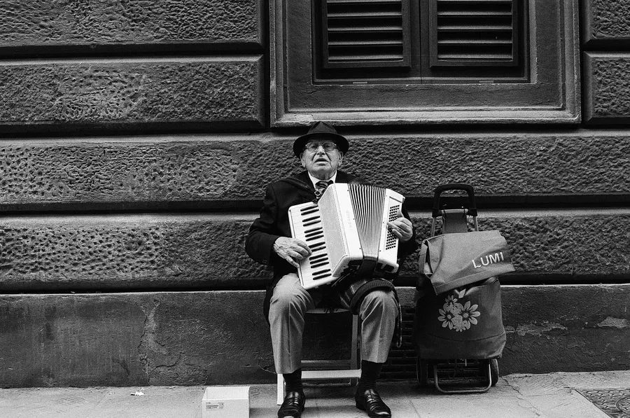 accordian player florence